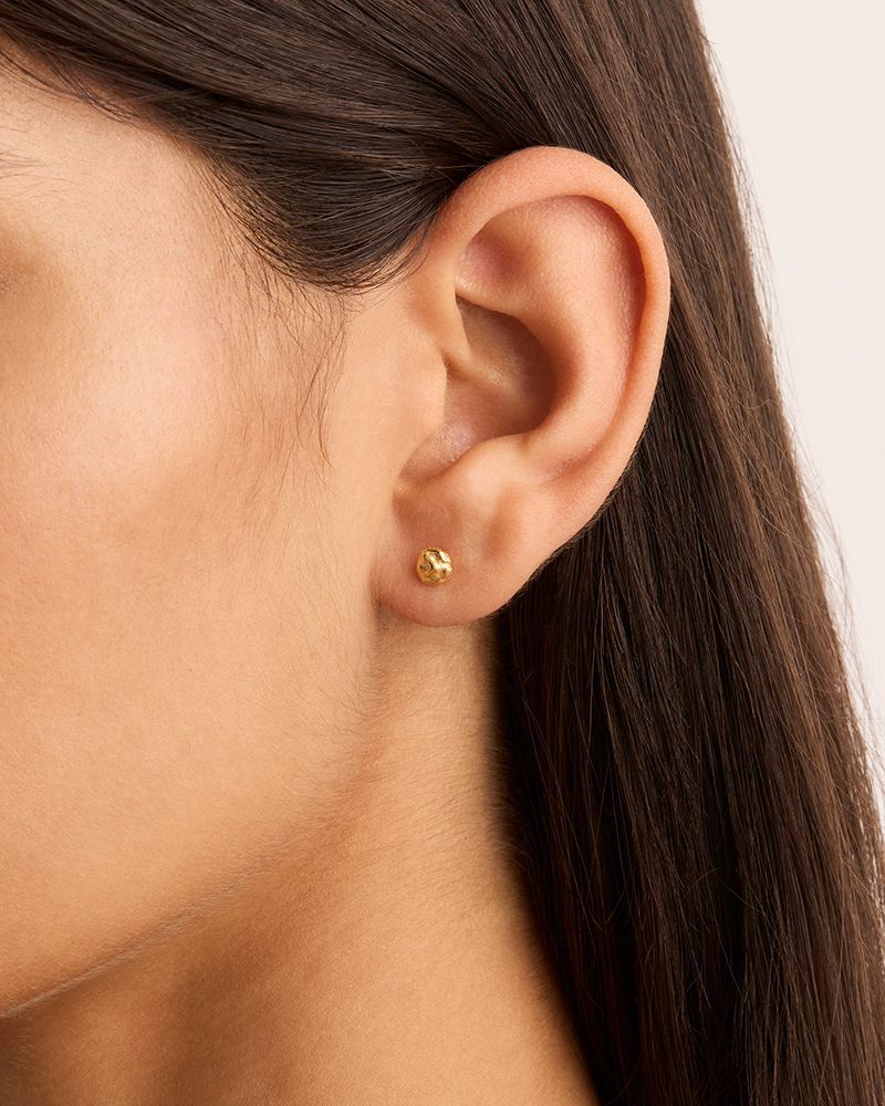 All Kinds Of Beautiful Stud Earrings